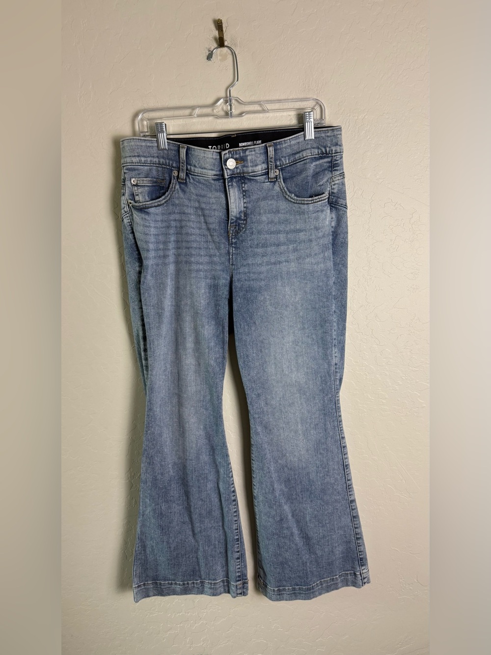 Torrid Bombshell High Rise Flare Jean 14S Short 13674254 - Picture 3 of 16